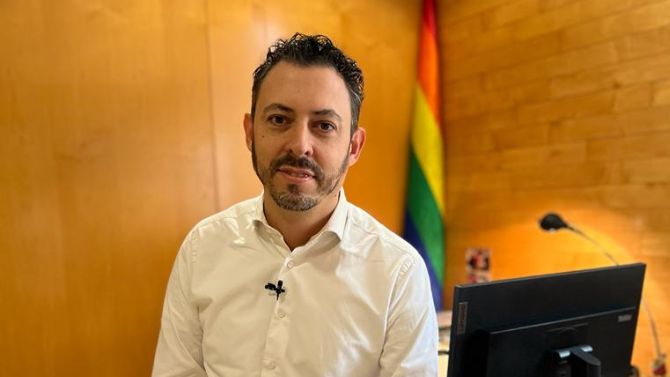 Denunciem davant el comitè d’ètica de l’Ajuntament un regidor de VOX per una intervenció al Ple homòfoba i lgtbifòbica